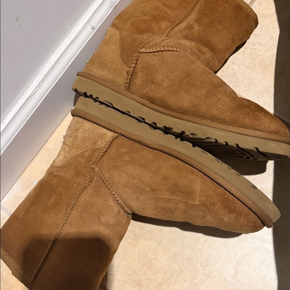 UGG Chestnut Shearling Winter Boots - Picture 4 of 4